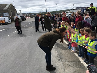 Duchess of Cambridge meeting the pupils.