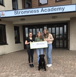 Stromness Academy pupils with Zoe the Drugs Dog.