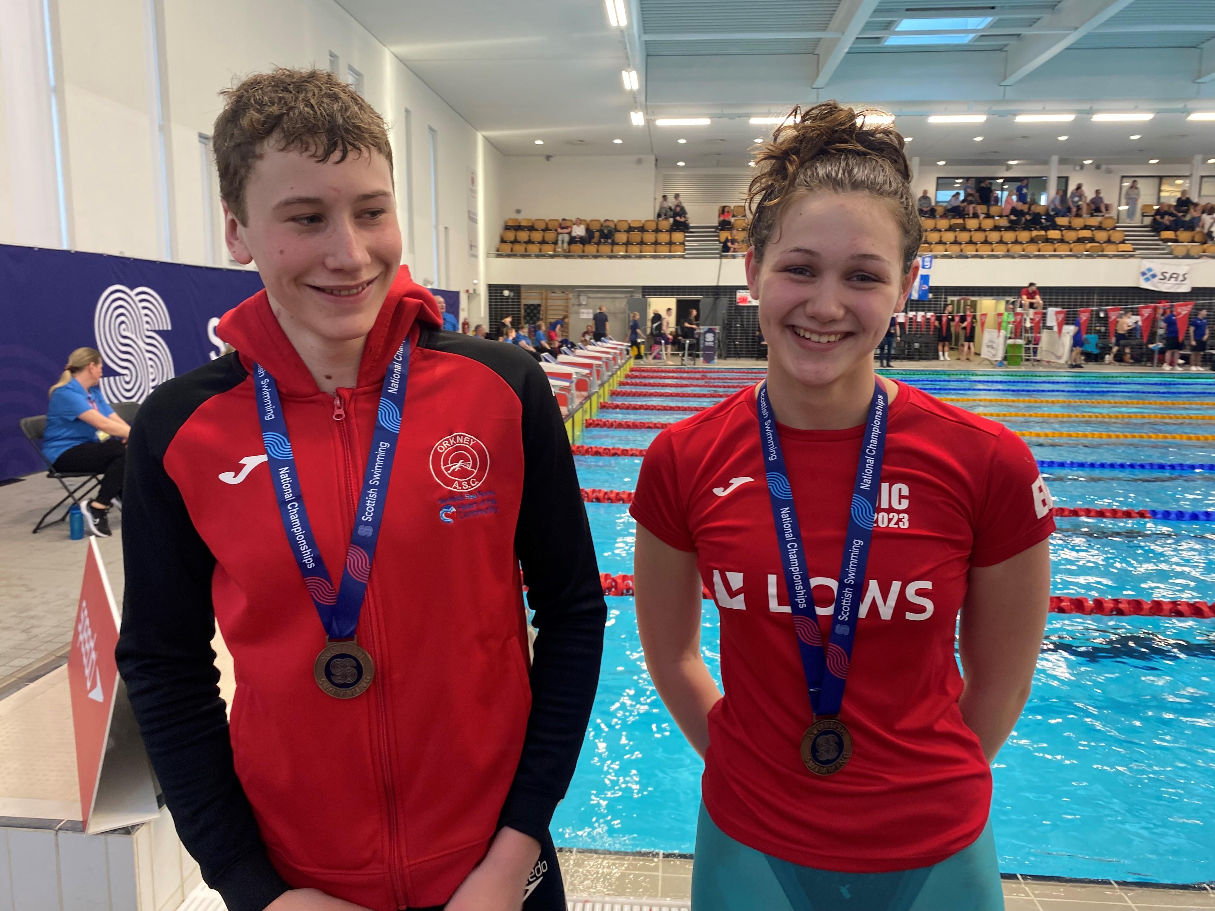 Alfie Price and Eve Wood swimming gold medals