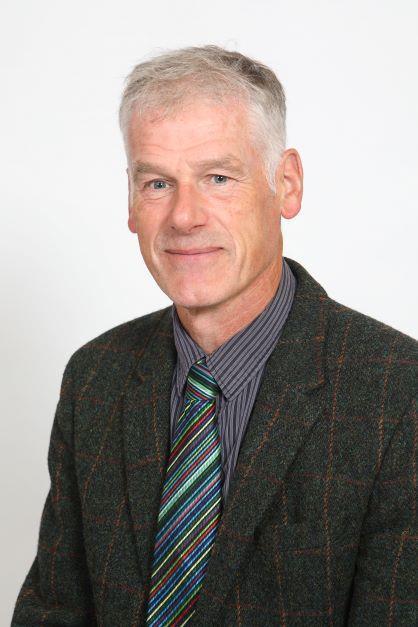 A portrait of Councillor Leslie Manson.
