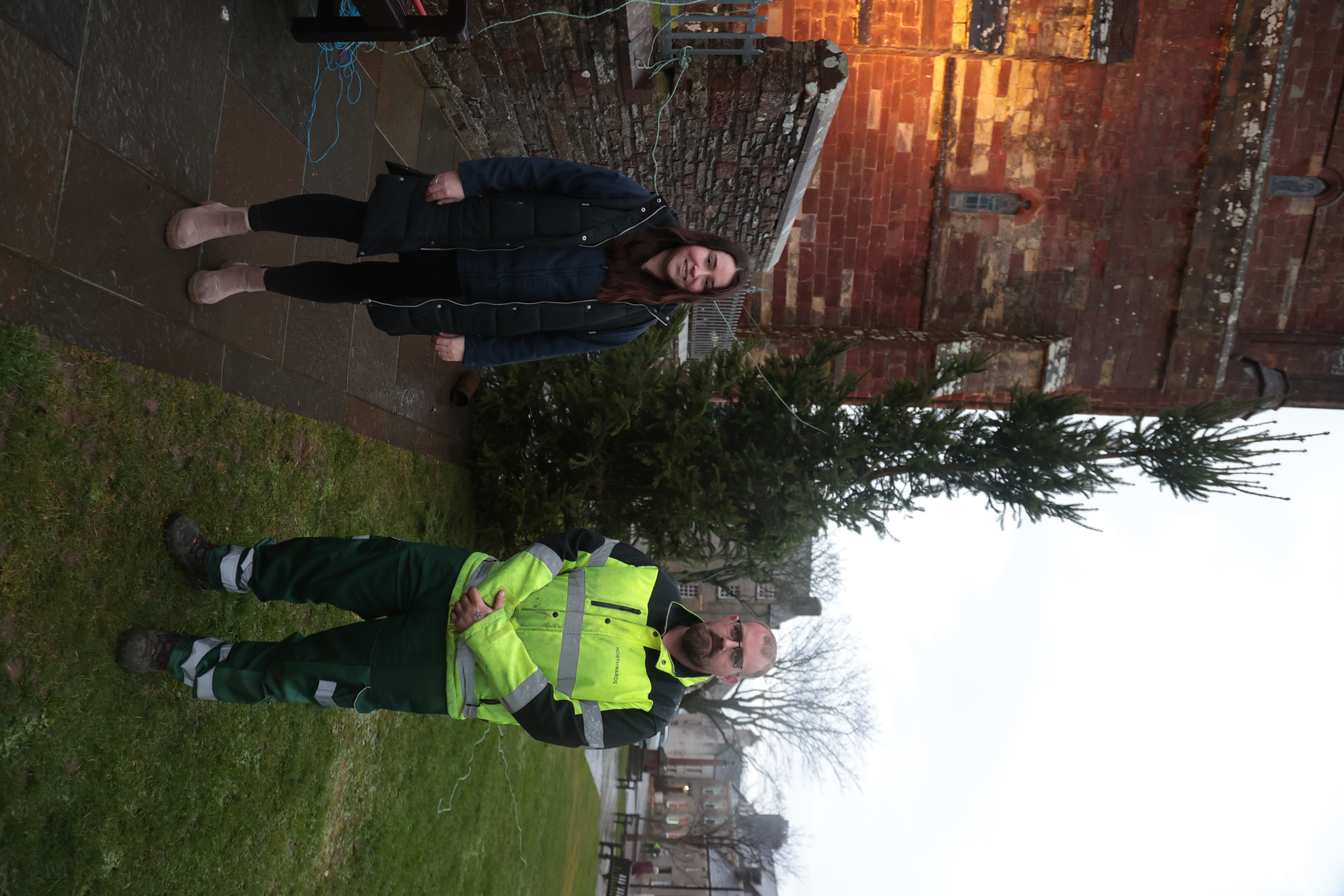 Christmas Tree With Morgan Thomson From Nortthlink And Glen Tait From Northwards KDA 4247
