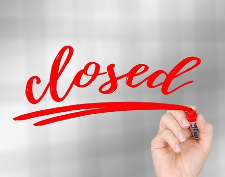 red 'closed' sign