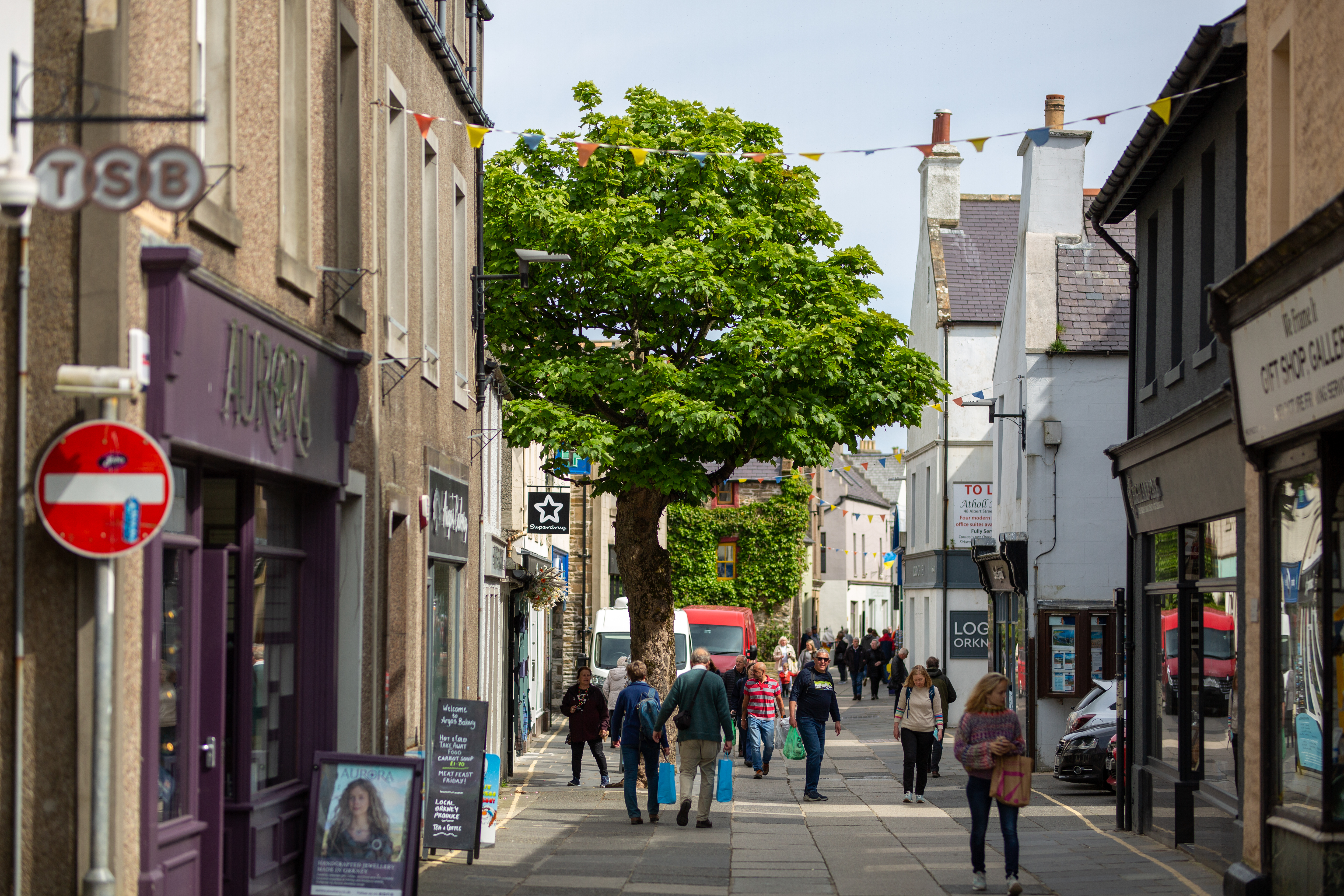 Kirkwall Street View, Orkney © Orkney.Com