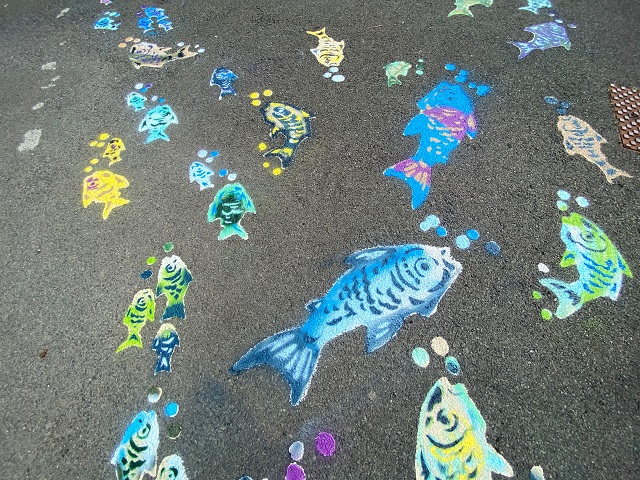 blue, green and yellow fish with bubbles coming out of their mouth
