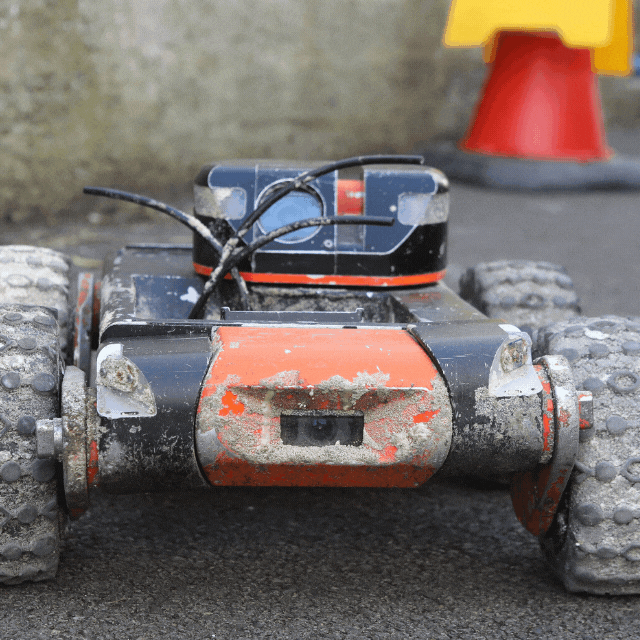 robot on 4 wheels